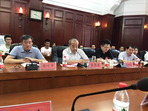 珞珈情深 回饋母?！錆h大學(xué)舉行柯建東校友捐贈及校董聘任儀式